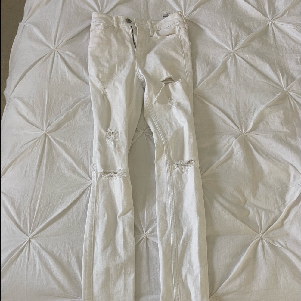 White ripped hollister skinny jeans